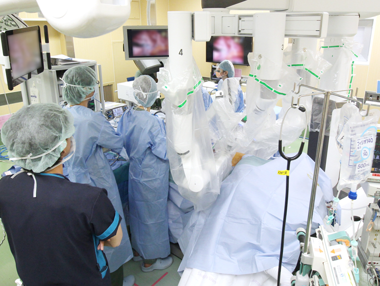 手術支援ロボット ダヴィンチ（da Vinci）による肺がん手術・縦隔腫瘍手術 | 先進的な医療機器・技術の導入 | 倉敷中央病院