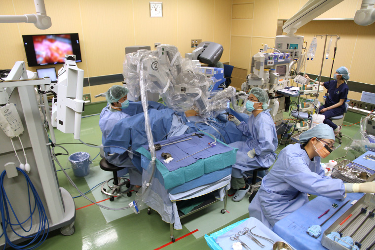 ロボット支援腹腔鏡下腟式子宮全摘除術および腹腔鏡下子宮悪性腫瘍手術 倉敷中央病院